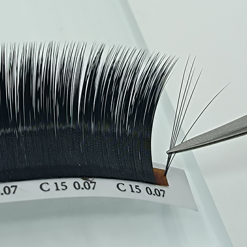 0.07mm Russian volume fast fan eyelash extensions details1